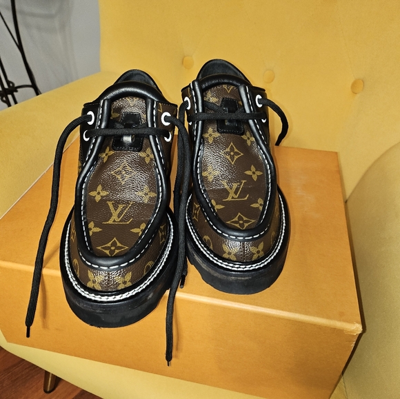 Louis Vuitton Laced Loafers barely worn Size 9 Brown - Picture 5 of 10